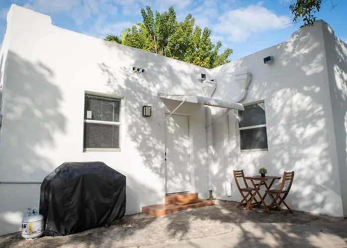 Stylish Studio Near Wynwood & Design District